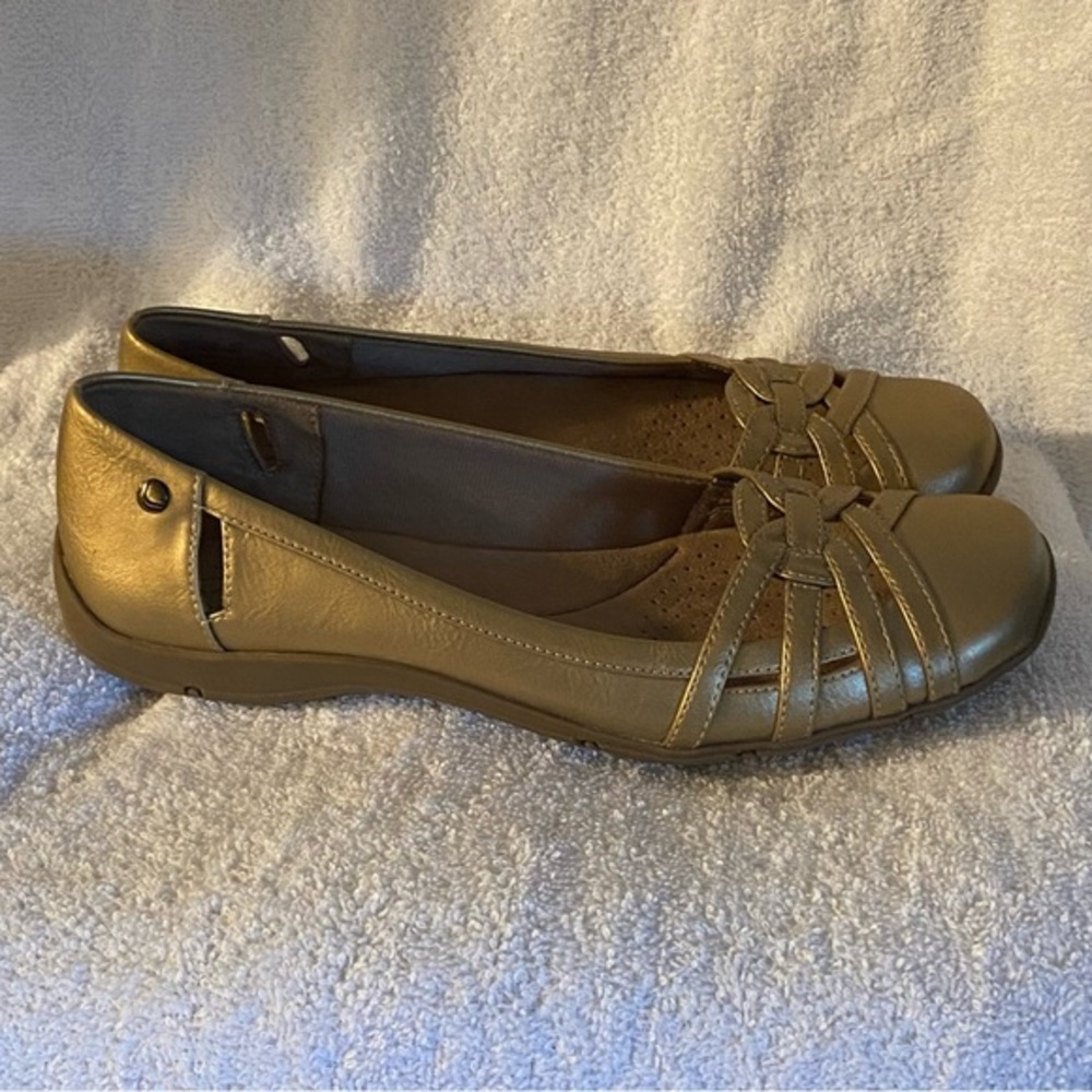 Life Stride Shoes Women’s  Size 8.5 N Gold‎ Flats Slip On/Off